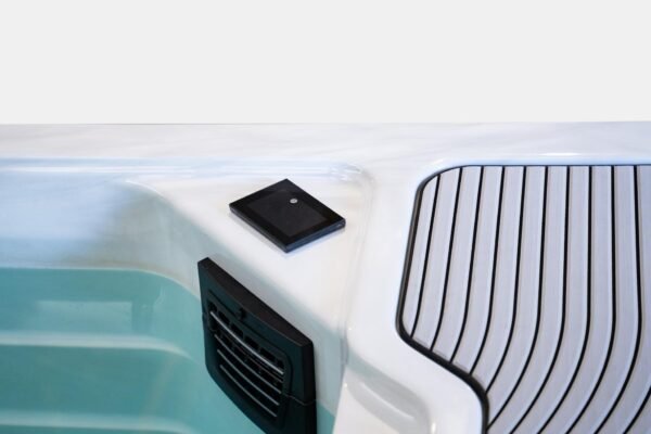mini-pool-close-up-chronos-6.jpg