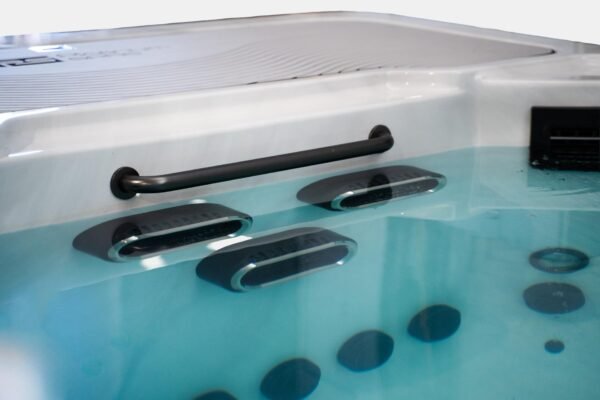 mini-pool-close-up-chronos-7.jpg